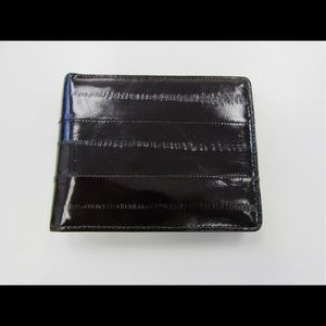 New Men's Eel skin Bi-fold Wallet - Color Brown